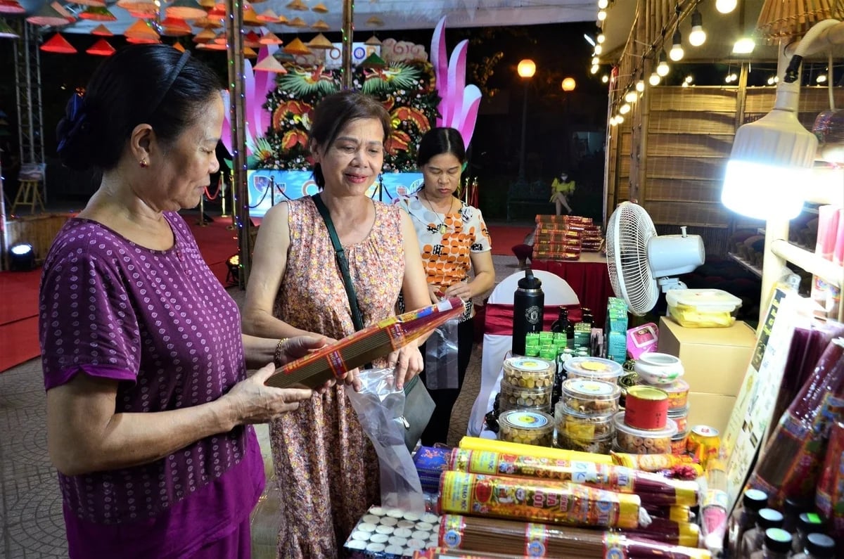 Hội đồng OCOP thành phố tổ chức đánh giá, phân hạng sản phẩm ít nhất hai đợt mỗi năm. Ảnh: Đinh Thanh Huyền.