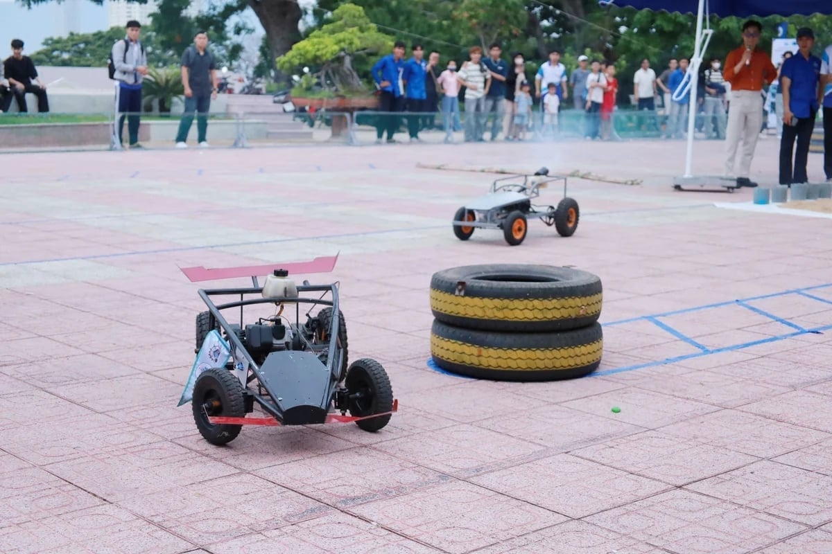 Ngày càng nhiều thí sinh ưu tiên lựa chọn các ngành STEM. Ảnh: Phương Chi.