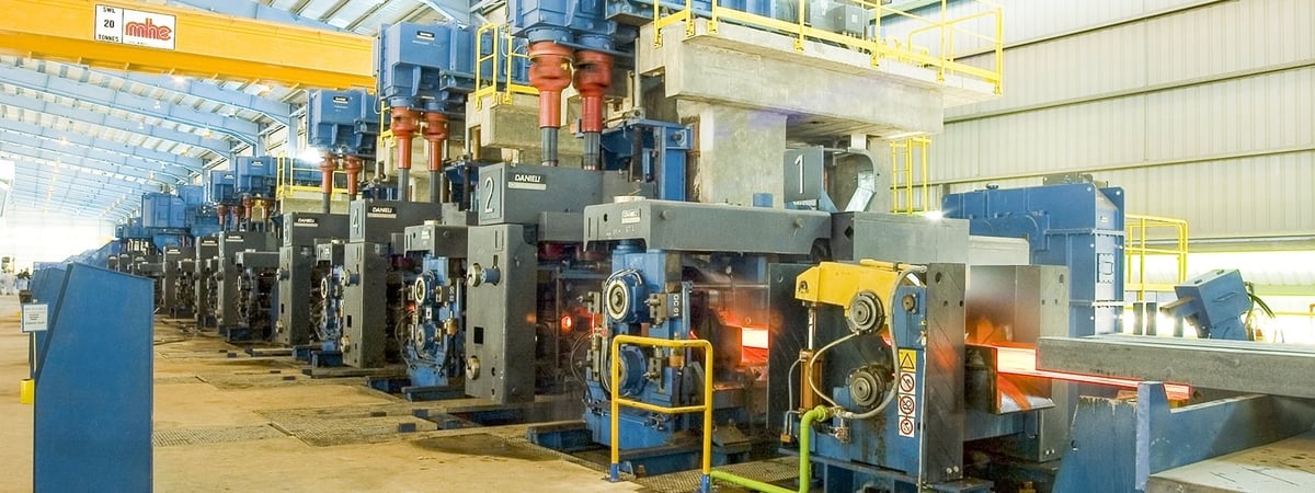 Dây chuyền sản xuất thép hiện đại của Thép Miền Nam - VNSTEEL được đầu tư đồng bộ từ luyện phôi đến cán thép. Ảnh: Thép Miền Nam - VNSTEEL. 