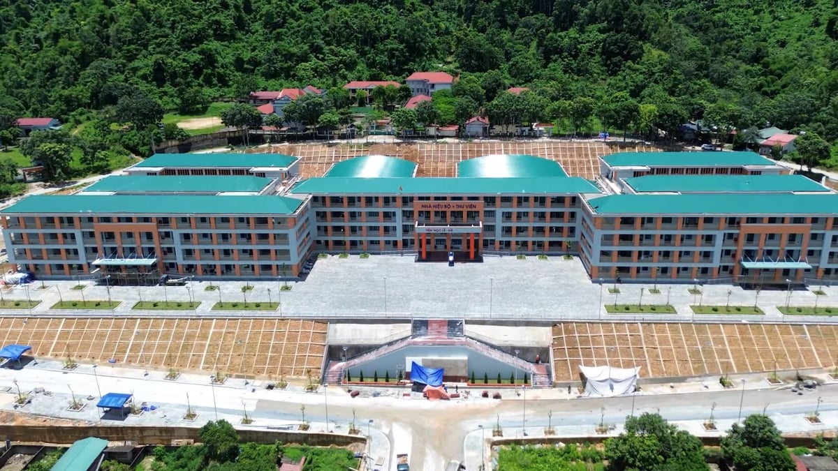 Quang cảnh từ trên cao của Trường Phổ thông Nội trú liên cấp TH và THCS xã Phong Thổ (tỉnh Lai Châu). Ảnh: Đình Cầu.