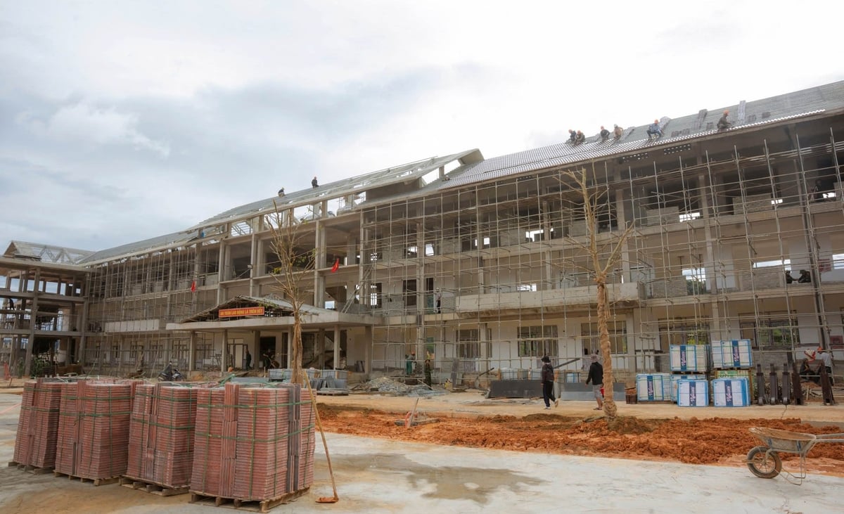 Các dự án trường phổ thông nội trú liên cấp tại miền núi A Lưới đang được triển khai. Ảnh: Minh Dinh.
