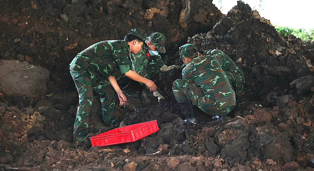 Lực lượng tìm kiếm, quy tập hài cốt liệt sĩ đang ngày đêm nỗ lực, dù khó khăn đến đâu, để sớm đưa các anh hùng liệt sĩ về với gia đình, quê hương, đồng đội. Ảnh: Hồng Thủy.