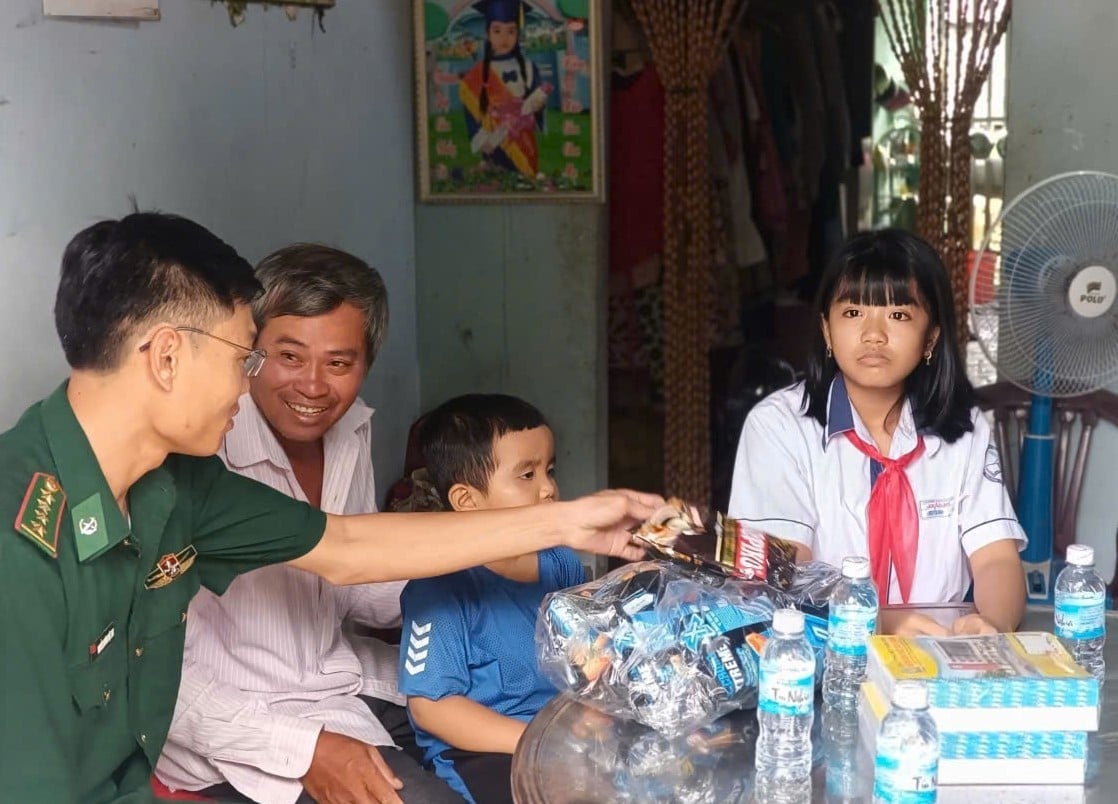 Thời gian qua, hoạt động chăm lo, đỡ đầu con ngư dân tại TP Cần Thơ được nhiều đơn vị quan tâm, đồng hành. Ảnh: Kim Anh.