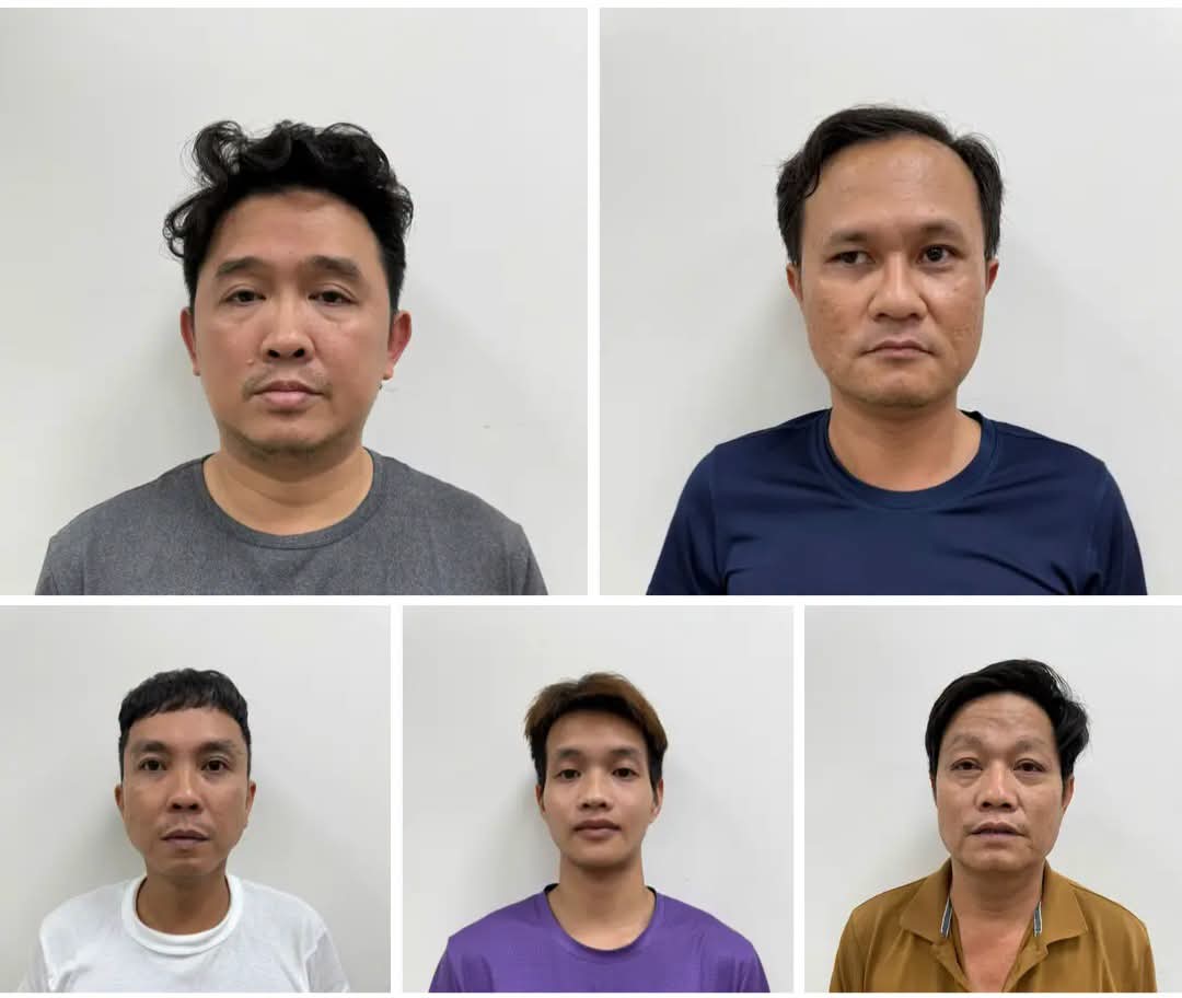 Các đối tượng trong đường dây tổ chức đánh bạc và đánh bạc dưới hình thức cá độ bóng đá quy mô lớn trên không gian mạng vừa bị Công an TP Hải Phòng bắt giữ. Ảnh: CAHP.