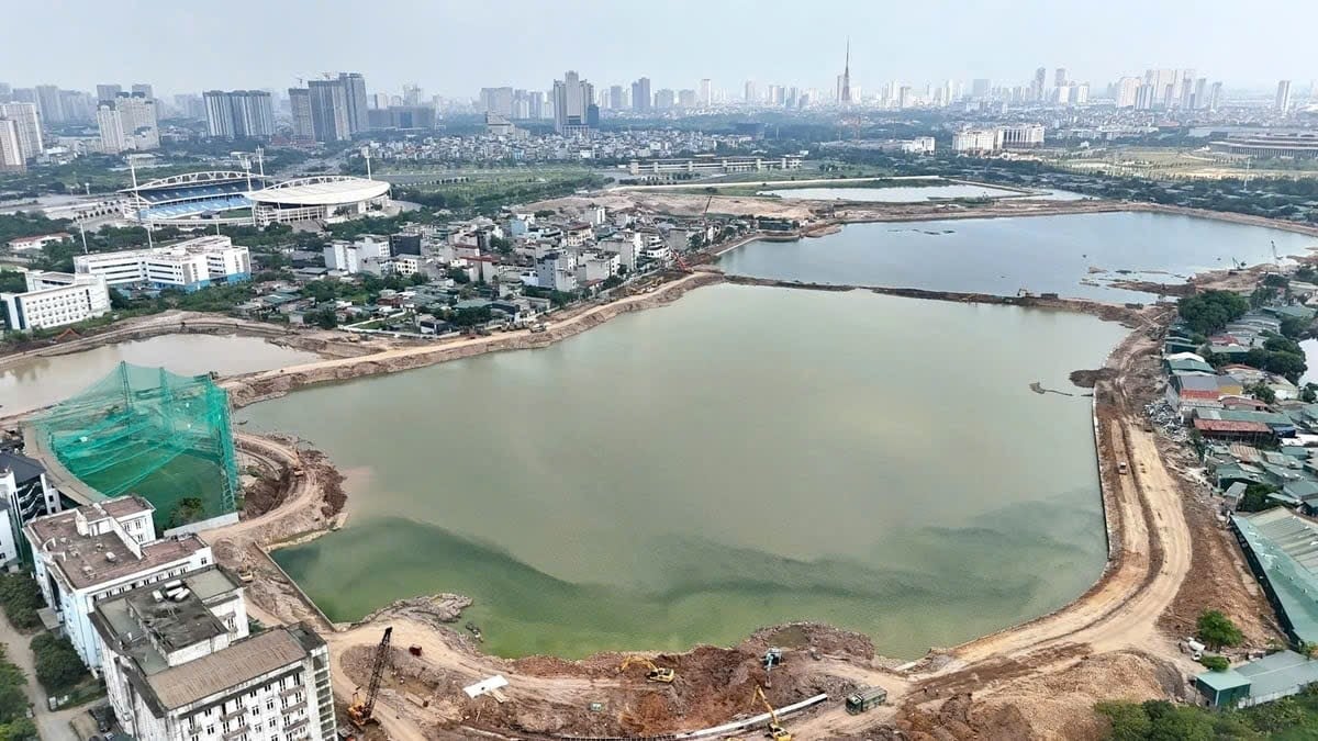 HĐND thành phố Hà Nội đã thông qua nhiều nghị quyết quan cải thiện hệ thống thoát nước và từng bước giải quyết tình trạng úng ngập trên địa bàn. Ảnh: Công Minh.