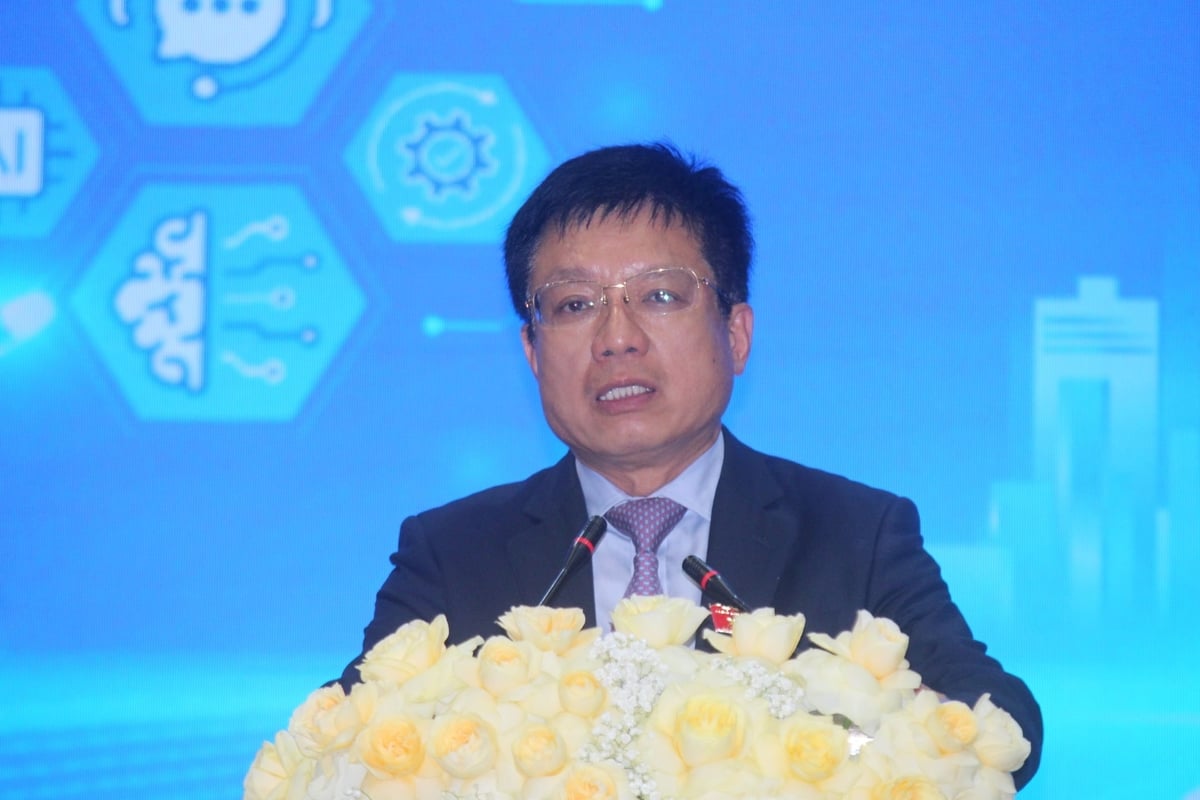 PGS.TS Hồ Sỹ Hùng, Chủ tịch Liên đoàn Thương mại và Công nghiệp Việt Nam phát biểu tại diễn đàn. Ảnh: Trần Trung.