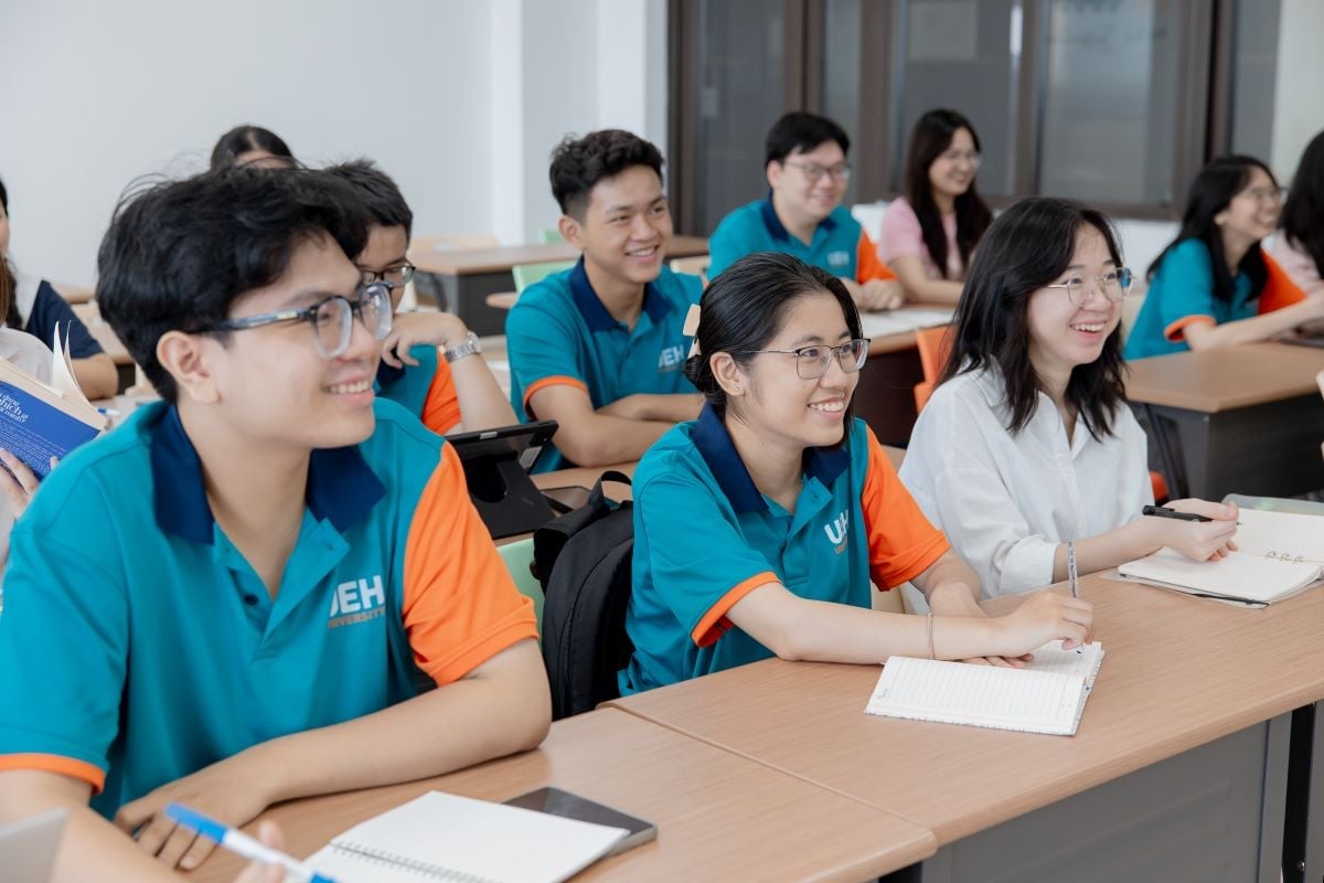 Sinh viên UEH trong lớp học. Ảnh: UEH.