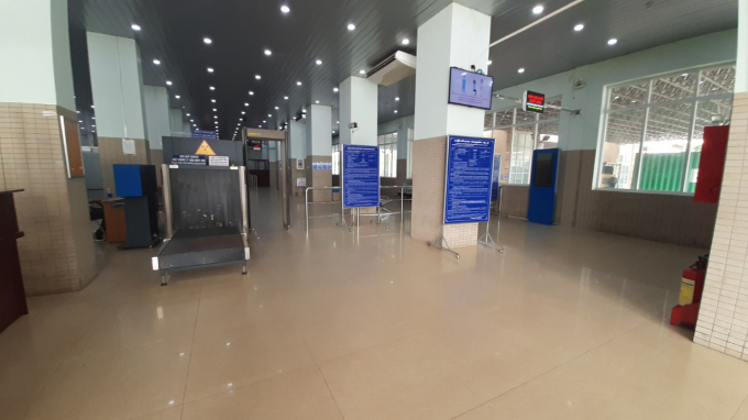 2-120551_138.jpg Khu vực làm thủ tục xuất nhập cảnh từ Việt Nam sang Campuchia vắng lặng… Ảnh: Trần Trung.