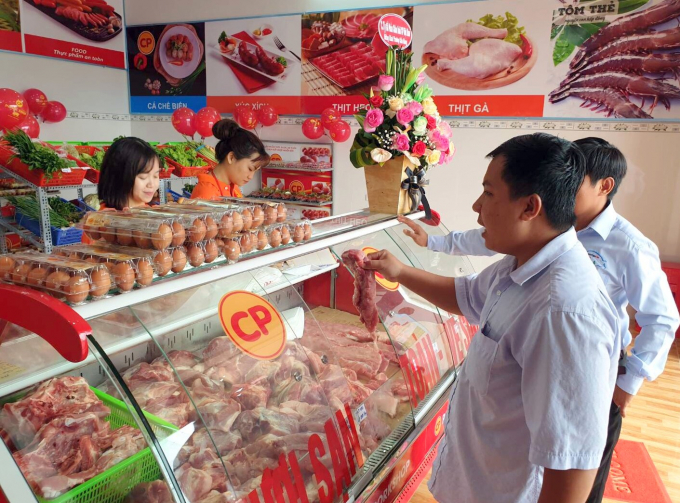 333-080734_428.jpg Thịt lợn được bán tại cửa hàng. Ảnh: Trần Trung.