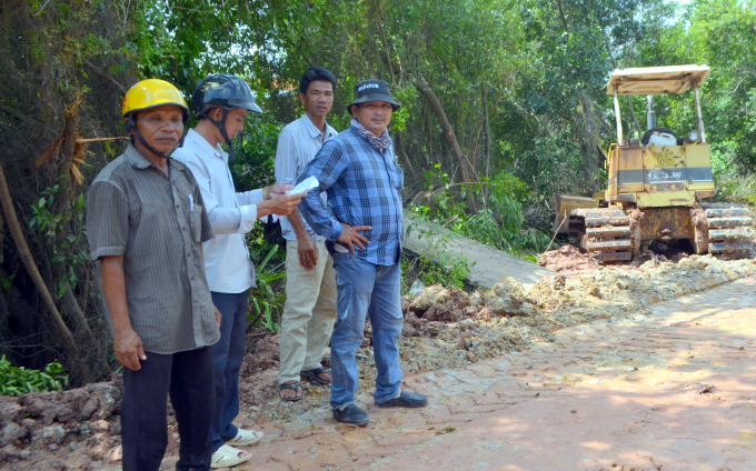 222-105139_488.jpg Nhà nhà, người người thi đua xây dựng NTM. Ảnh: Trần Trung.