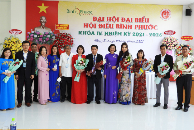 hoi-dieu-binh-phuoc-phat-trien-164632_640.jpg Ban chấp hành Hội điều Bình Phước khóa mới ra mới ra mắt Đại hội. Ảnh: Trần Trung.