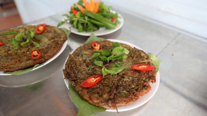 Rươi có thể chế biến được nhiều món ngon: chả rươi, canh rươi, rươi kho, rươi chiên, mắm rươi. Trong đó, chả rươi và rươi kho là 2 món du khách có thể mua về dùng hoặc làm quà biếu. Ảnh: Báo QN