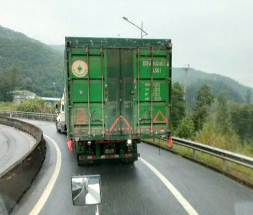 19e84e9afbd812864bc9-000630_739.jpg Xe container quá khổ 'lộng hành' trên QL 18 khu vực miền Đông Quảng Ninh.