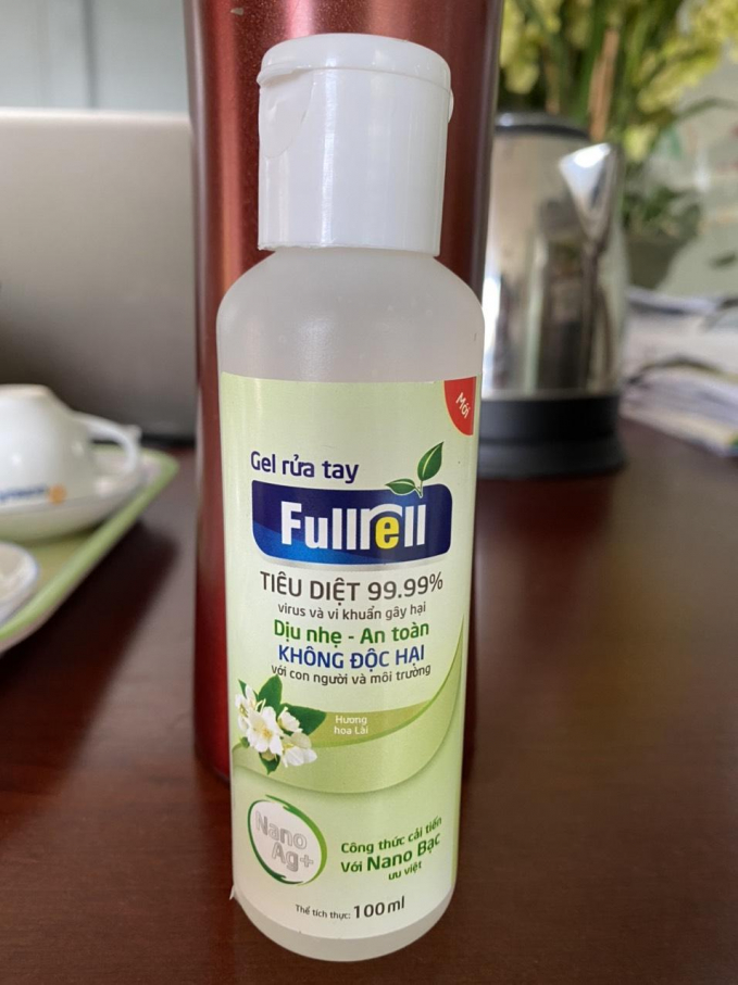 e0da84f1bcc747991ed6-180553_707.jpg Đợt 2 Tập đoàn An Nông đã trao tặng trên 1.700 chai gel nước rửa tay và 1.000 can dung dịch gel để châm thêm trị giá trên 200 triệu đồng. Ảnh: MINH ĐẢM.