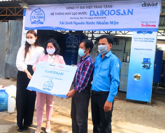 Dự án Ngày nước tái sinh sẽ tài trợ cho 5 tỉnh công bố hạn, mặn tại ĐBSCL 13 máy lọc nước. Ảnh: MĐ