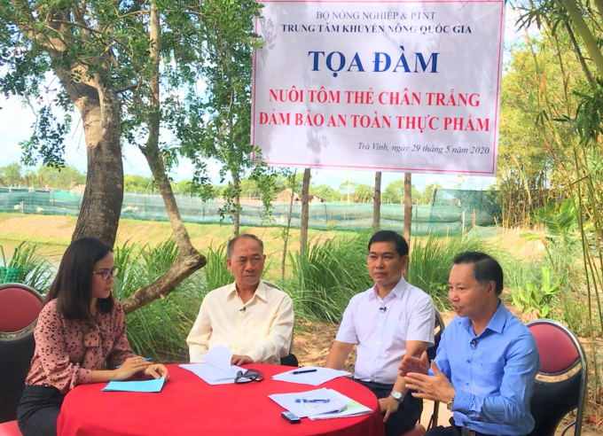 img_6390-121844_785.jpg Các diễn giả giải đáp các thắc mắc của bà con nông dân về nuôi tôm thẻ chân trắng an toàn thực phẩm. Ảnh: Minh Đảm.