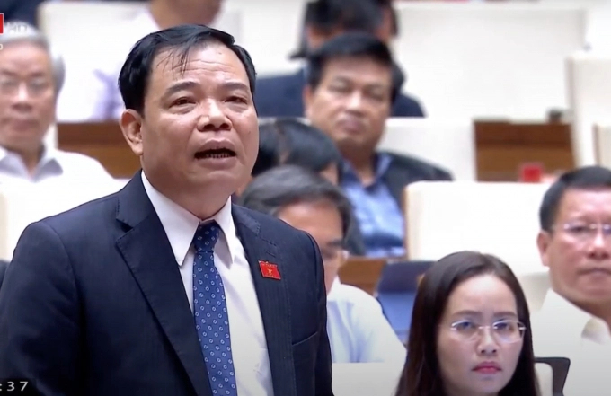 Minister of Agriculture and Rural Development Nguyen Xuan Cuong at the meeting of National Assembly on Nov 9.