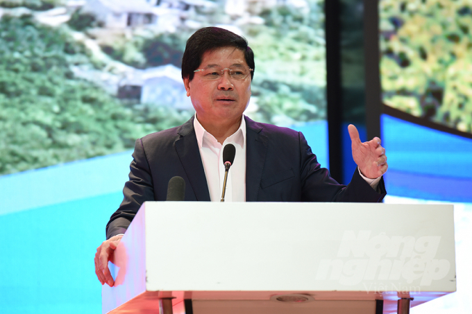 Deputy Minister Le Quoc Doanh speaking at the citrus tree conference in Hoa Binh, on the morning of Nov 10. Photo: Anh Thang.