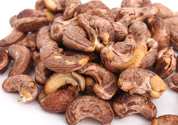 Vietnamese salty roasted cashews.