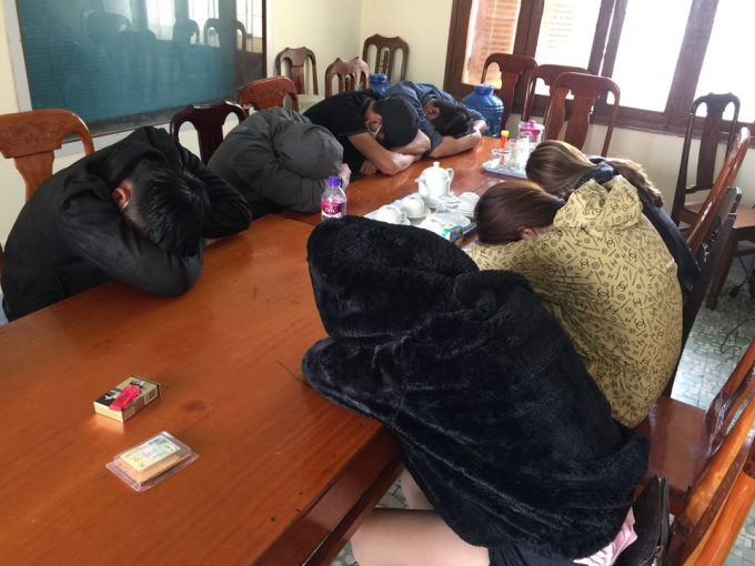 doi_tuong-112045_242.jpg Các đối tượng sử dụng ma túy bị đưa về trụ sở cơ quan Công an để lấy lời khai. Ảnh: CA Đông Hà.