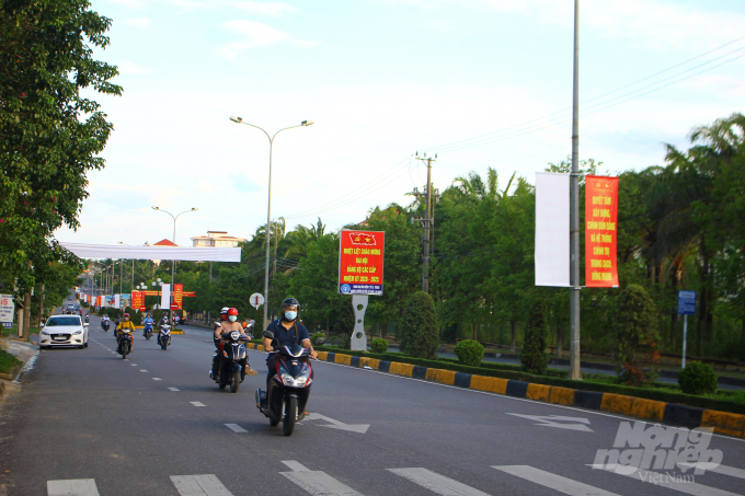 img_1885-175317_663.jpg Người dân di chuyển trên đường phố Đông Hà chiều 25/8. Ảnh: Công Điền.