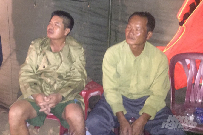 Rất may mắn, đến khoảng 18h ngày 9/10, sau nhiều nỗ lực, 2 trong số 10 thuyền viên trên tàu Vietship 01 bị mắc cạn ở biển Cửa Việt đã bơi vào bờ an toàn. Các thuyền viên vừa bơi được vào bờ là Nguyễn Duy Đông và Nguyễn Văn Huy. Hiện sức khỏe và tinh thần của 2 thuyền viên trên đã ổn định. Như vậy trên tàu Vietship 01 đang còn 8 thuyền viên mắc nạn, đều đang trong tình trạng gần kiệt sức vì thiếu lương thực, nước uống, trong đó có 1 thuyền viên bị thương.
