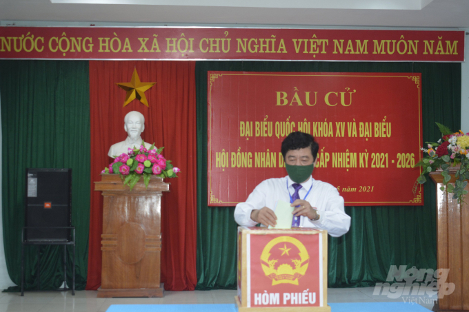 z2507624559840_9072fab53bd844764abb7a23598d3979-112509_199.jpg Đến 8h30 ngày 23/5, đã có 337/337 cử tri huyện đảo Cồn Cỏ đã bỏ phiếu bầu cử xong.