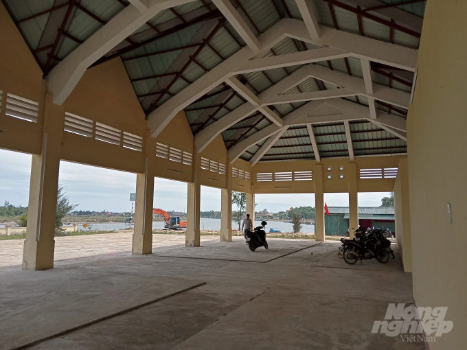 Sau khi được bàn giao chợ Hà Tây, UBND xã Triệu An đã thực hiện hoàn thành các thủ tục, phương án đấu giá ki-ốt, lô quầy trình huyện phê duyệt để đưa vào đấu giá trong thời gian tới. Tuy nhiên, nhiều tiểu thương cho biết họ chưa có ý định chuyển lên chợ Hà Tây mới để buôn bán, kinh doanh vì cho rằng chợ mới có vị trí không thuận lợi, đường đi lại khó khăn dù khoảng cách giữa chợ mới và chợ cũ chỉ cách nhau tầm 500 m.