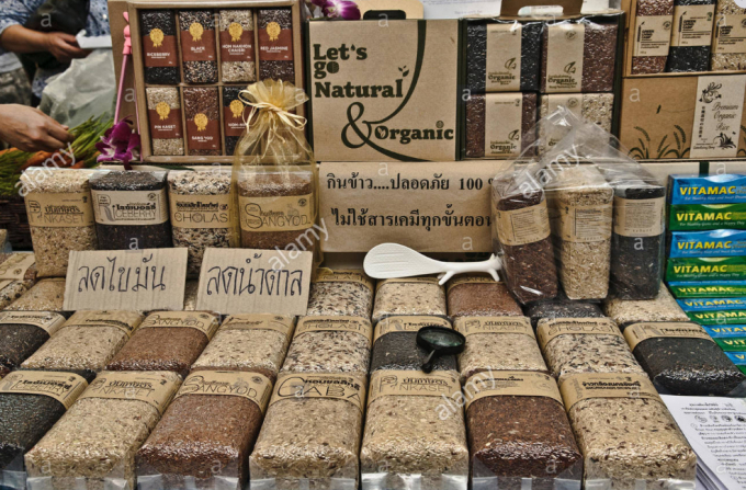 Sản phẩm gạo organic bày bán tại siêu thị ở thủ đô Bangkok. Ảnh: Alamy