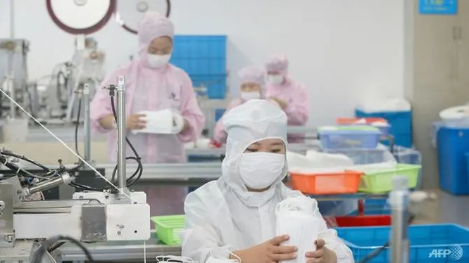 chinh-154236_959.jpeg Rất nhiều nhà máy sản xuất khẩu trang Trung Quốc đang phải vật lộn để tồn tại do chất lượng không đảm bảo. Ảnh: AFP