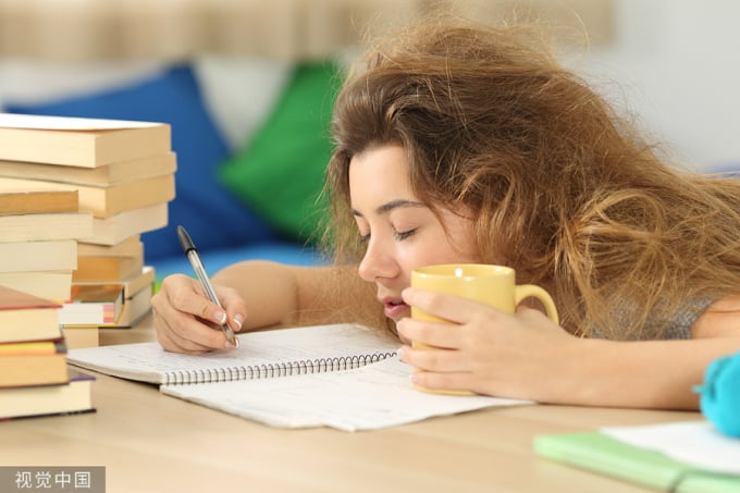Mọi người thường xuất hiện tâm trạng uể oải sau mùa nắng nóng kéo dài. Ảnh: CND