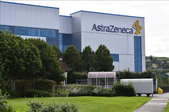 vx-104606_917.jpg Trụ sở văn phòng hãng dược AstraZeneca tại vương quốc Anh. Ảnh: AFP