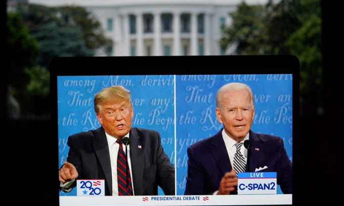 74088ceb-c503-4f42-969c-480366a5491f-185502_714.jpeg Hình ảnh hai ứng cử viên Donald Trump và Joe Biden tranh luận lần đầu tiên bị các chuyên gia Trung Quốc chỉ trích gay gắt. Ảnh: Xinhua