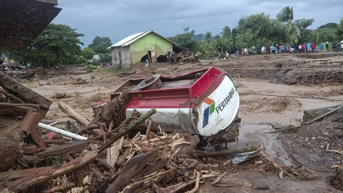 Quang cảnh tan hoang vì lũ quét. Ảnh:BBC