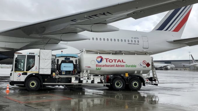 air-france-total-saf-may-18-2021-1621386219211-153930_861.jpeg Total là nhà sản xuất nhiên liệu SAF hàng đầu của Pháp. Ảnh: Rappler