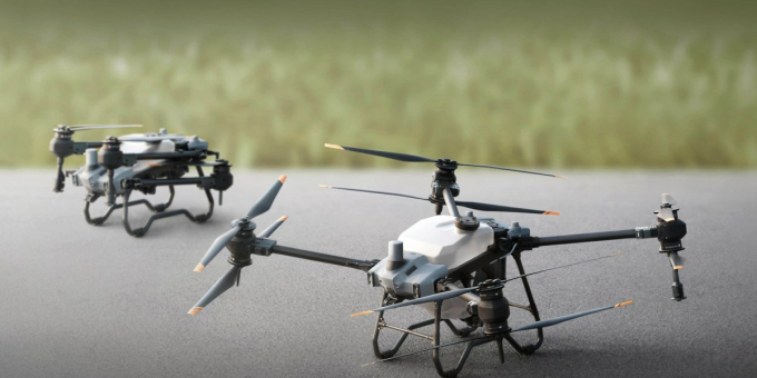 dji-drones-1-100455_71.jpg Hai chiếc flycam thế hệ mới nhất của gã khổng lồ công nghệ DJI. Ảnh: Getty