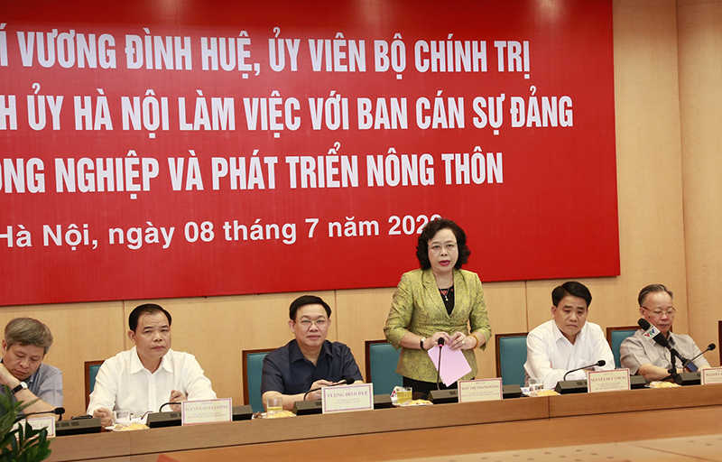 ba-ngo-thi-thanh-hang_nongnghiep-231743_46.jpg Bà Ngô Thị Thanh Hằng phát biểu trước buổi họp. Ảnh: Thanh Hải.