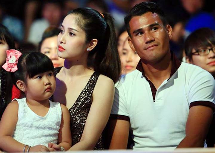 Thảo Trang kết hôn với cầu thủ Phan Thanh Bình năm 2010 và ly hôn sau 5 năm gắn bó
