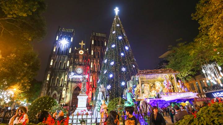 Nhà thờ lớn Hà Nội luôn là lựa chọn hàng đầu để đi chơi Noel