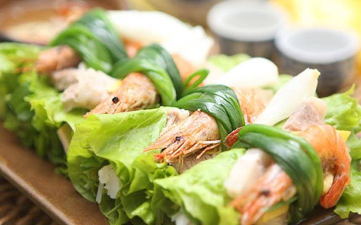 Món thịt tôm cuộn rau cải sẽ là món ăn không thể thiếu trong những ngày hè này