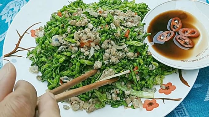 Món ngon mỗi ngày - Hướng dẫn cách làm món Hến xào hoa thiên lý