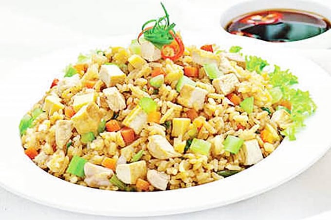 Món ngon mỗi ngày - Hướng dẫn chi tiết cách làm món Cơm chiên xốt tương