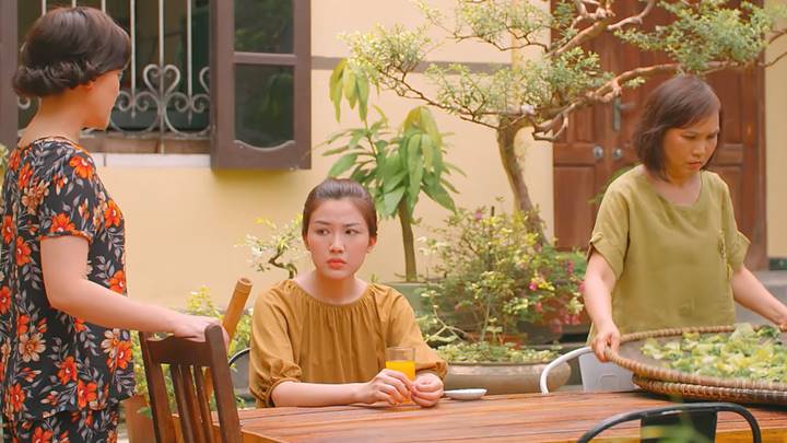 Thục Anh vẫn đắn đo dù bà Vân và cô Hoa đều đồng tình. Ảnh chụp màn hình
