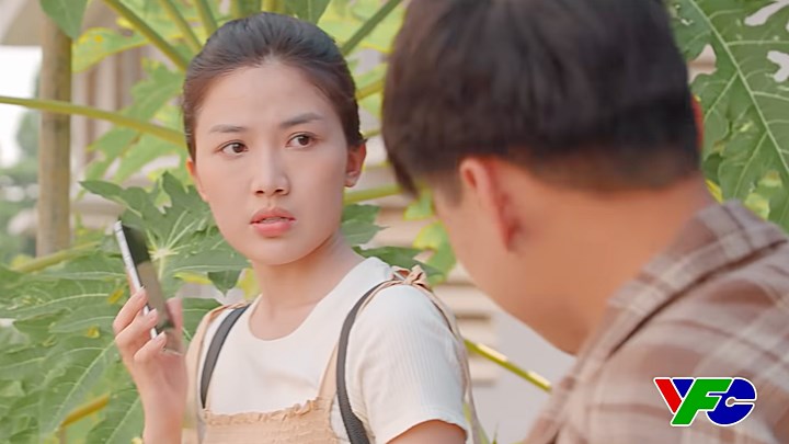 11-thang-5-ngay-tap-41-vtv3-4-165347_775.jpg Thục Anh đến tận nơi thăm Long 'đần'. Ảnh chụp màn hình