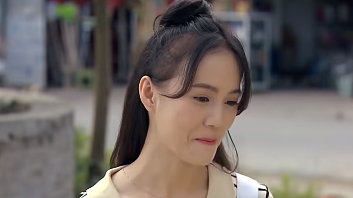 Hải không nhịn được cười khi Đông kiếm cớ xin số điện thoại của mình. Anh chụp màn hình
