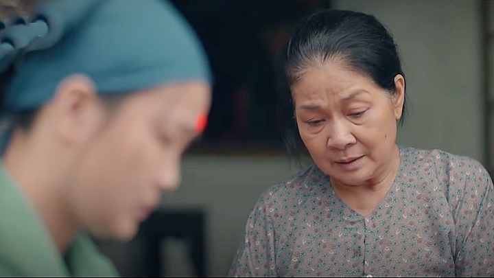 Mẹ của bà Nga buồn bã vì chuyện của em trai bà. Ảnh chụp màn hình