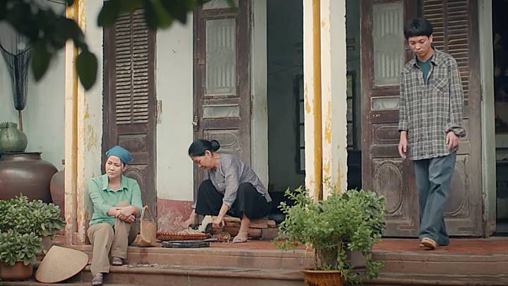 Em trai bà Nga bần thần sau khi bị vợ sắp cưới lừa tiền, bỏ đi. Ảnh chụp màn hình