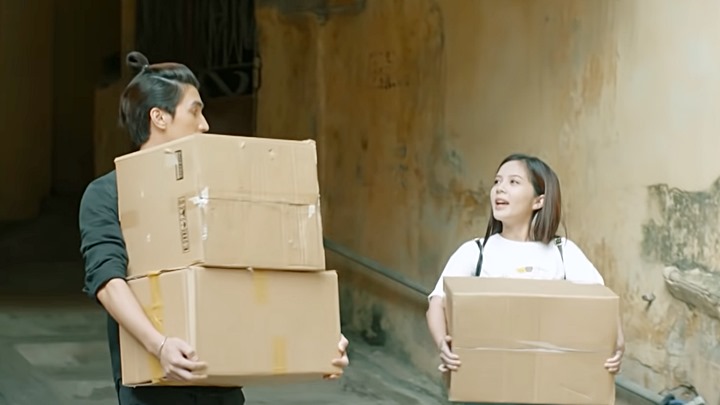 mat-na-guong-tap-14-vtv3-2-153658_535.jpg Khải giúp Mai dọn đồ. Ảnh chụp màn hình