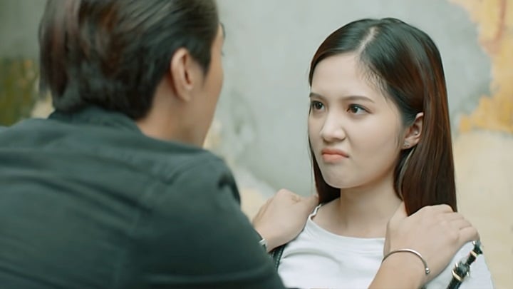 mat-na-guong-tap-14-vtv3-3-153712_795.jpg Khải và Mai trêu đùa nhau khi dừng lại nghỉ ngơi. Ảnh chụp màn hình