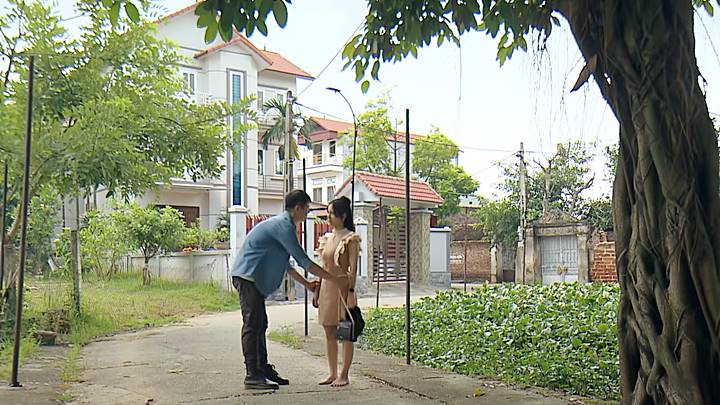 pho-trong-lang-tap-21-vtv1-4-160145_563.jpg Đông gặp Hải để giải thích hiểu lầm. Ảnh chụp màn hình